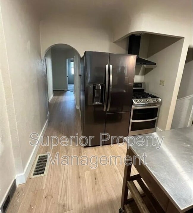 Building Photo - 222 Main St