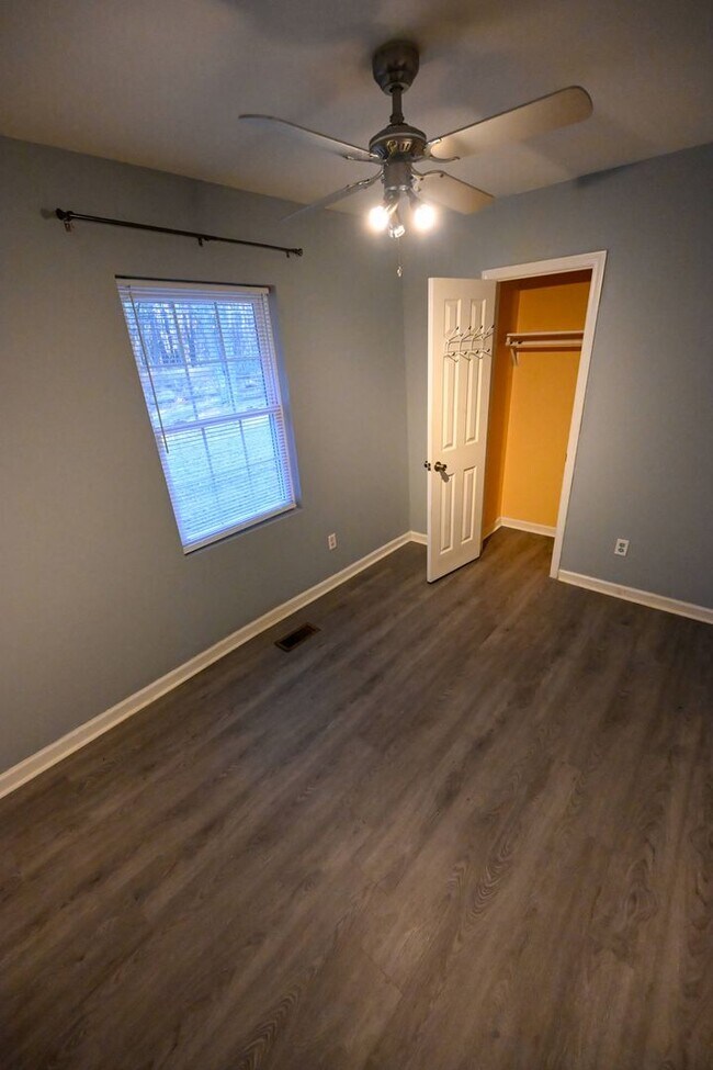 Building Photo - Stunning 3BR / 3BA Home on 2.48 Acres – Hillsborough, NC