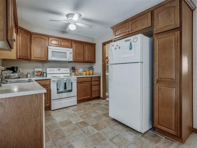 Building Photo - 1220 Columbia Ct