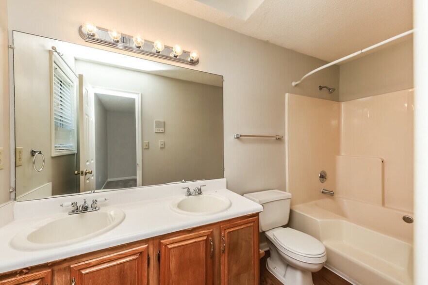 Building Photo - 7285 Hunters Ridge Dr