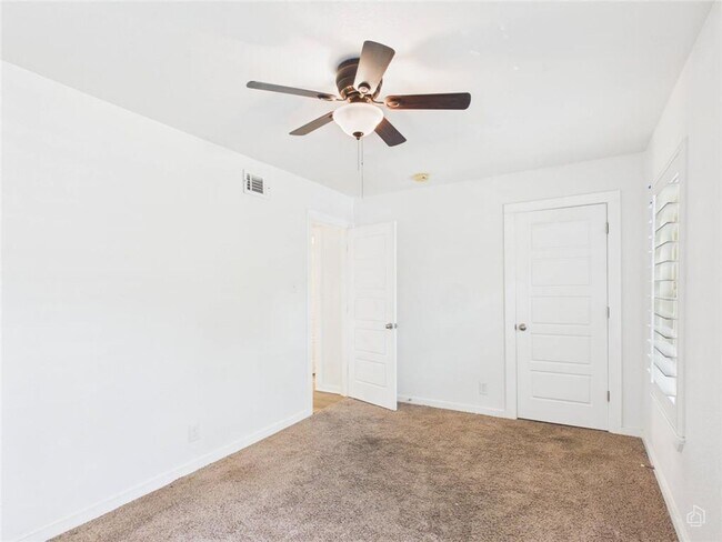Building Photo - 6211 Manor Rd