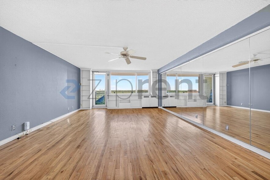 Building Photo - Unit 1717