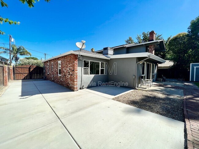 Building Photo - 2016 Canal Dr