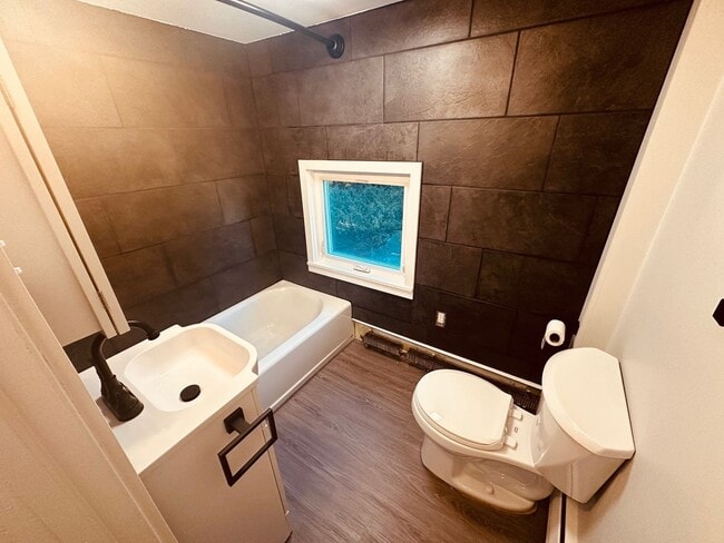 Building Photo - Newly Remodeled Home