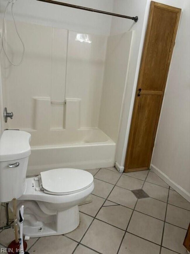 Building Photo - Maple Hall