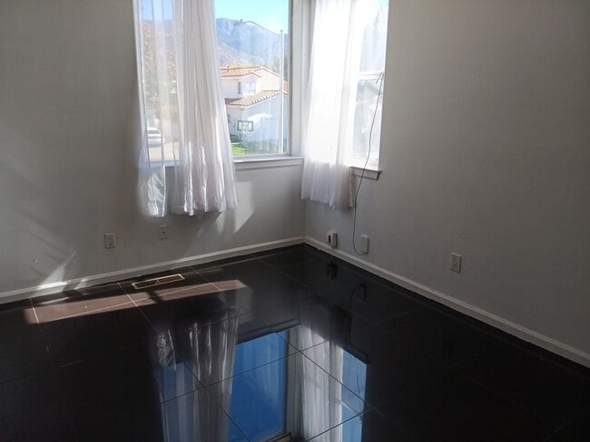 Building Photo - 3 Bedroom, 2.5 Bathroom Home! Schedule a Showing Soon!