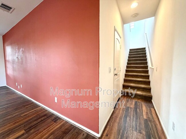 Building Photo - 37390 Paseo Violeta