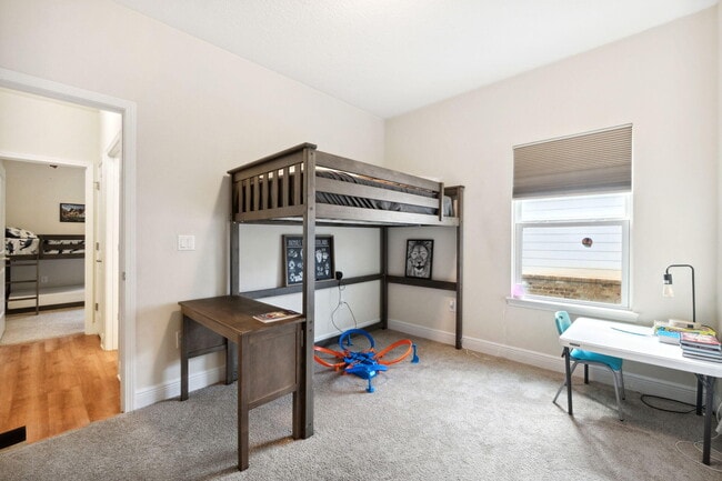 Building Photo - 585 Riverwalk Cir