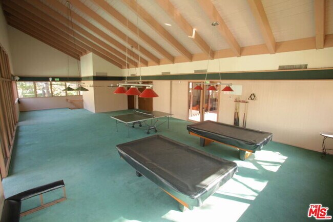 Building Photo - 5950 Canterbury Dr