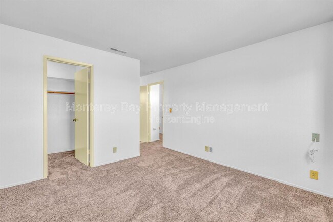 Building Photo - 143 Seal Ct