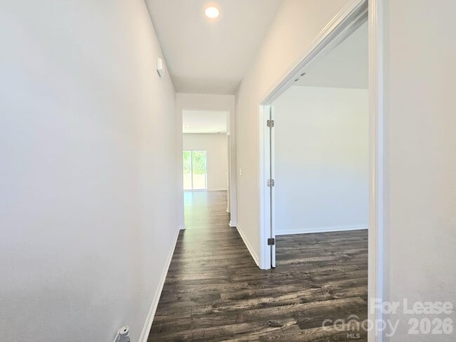 Building Photo - 3854 Rosewood Dr