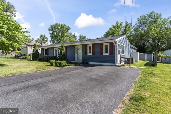 Building Photo - 8005 Woodholme Cir