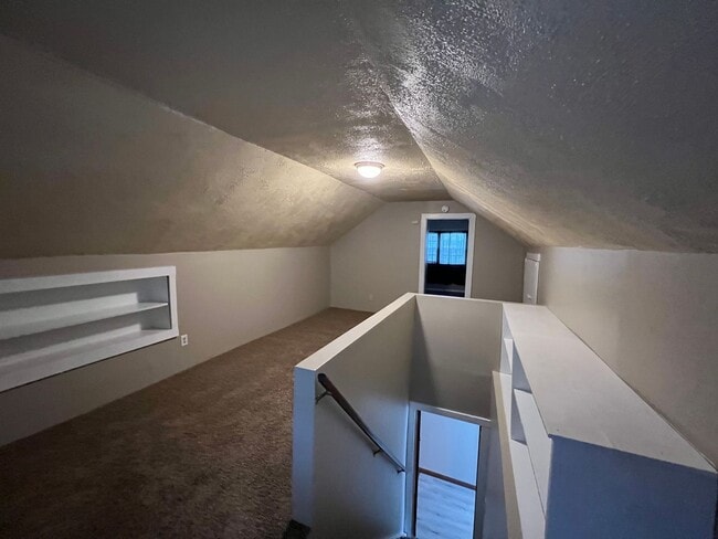 Building Photo - PRICE REDUCED! 4 Bedroom, 1.5 Bathroom Hou...