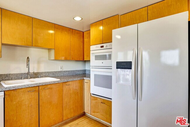 Building Photo - 811 21st St