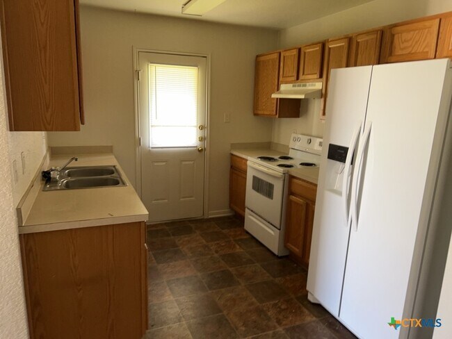 Building Photo - 308 Cedar Ridge Dr