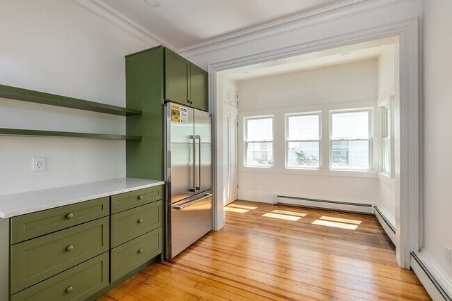 Building Photo - 14 Evergreen Ave