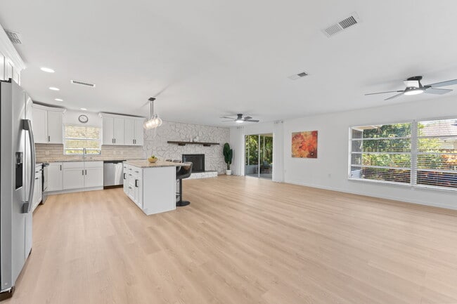 Building Photo - 8515 Indies Dr