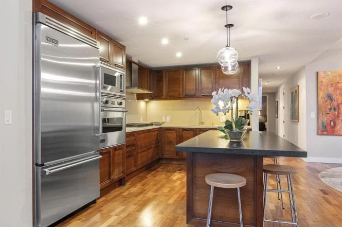 Kitchen - 1325 Pacific Hwy