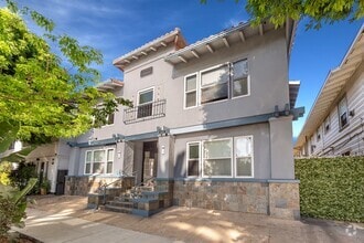 Building Photo - Beautiful 1b Apartment Located in Downtown...