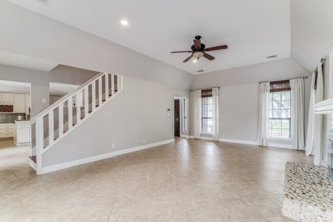 Building Photo - 913 Misty Water Ln