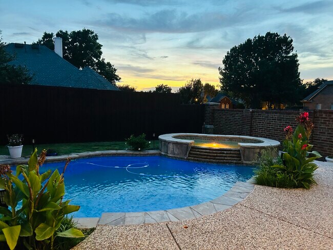 Building Photo - 8425 Brooksby Dr