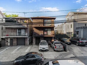 Building Photo - 314 St Pauls Ave