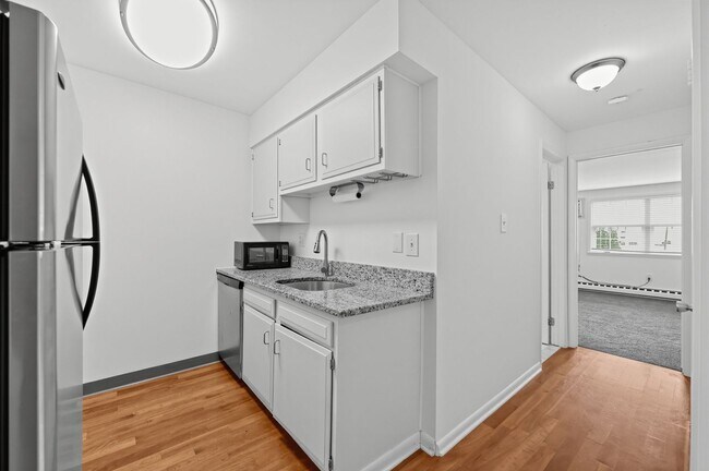 Building Photo - 212 W 1st Ave