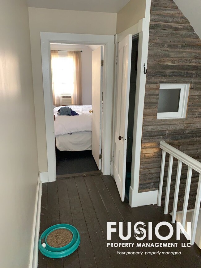 Building Photo - Adorable 2 bedroom home in Winooski with large backyard!