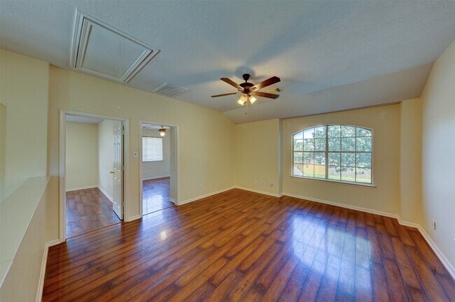 Building Photo - 2610 Ledgebrook Ln