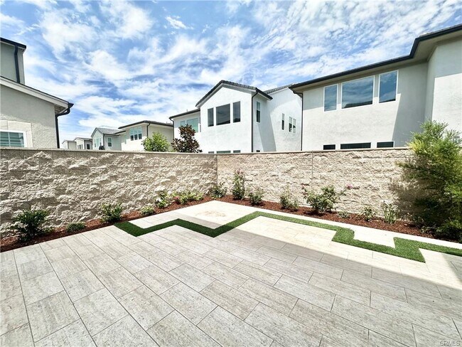 Building Photo - 300 Burwood