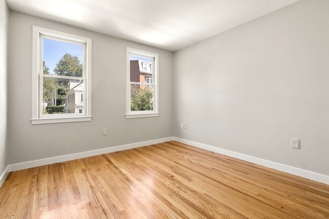 Building Photo - 442 Main St