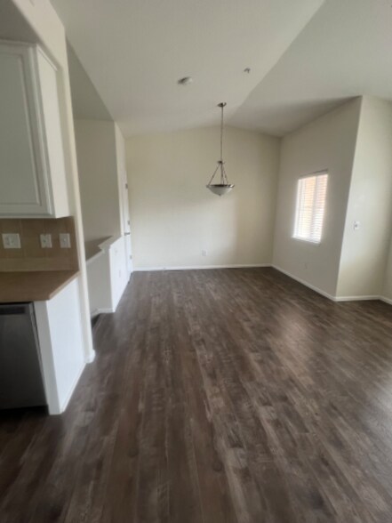 Building Photo - 2307 Calais Dr
