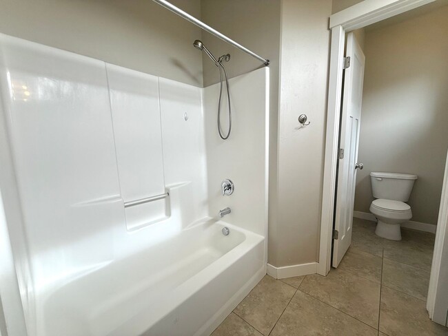 Building Photo - AVAILABLE JULY 1ST | 3 BED | 2.5 BATH | $2,295/MO
