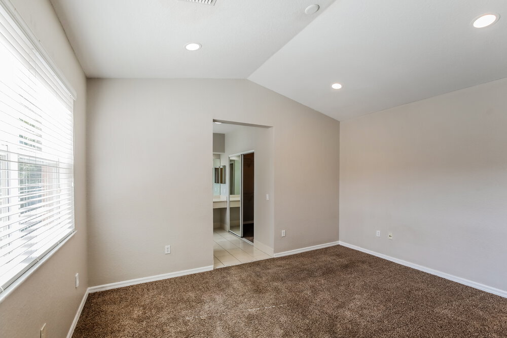 Building Photo - 1911 SE 14th Ct