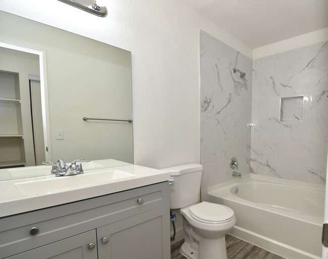 Building Photo - Charming  2 Bed 2 Bath Home at Desert Shores!