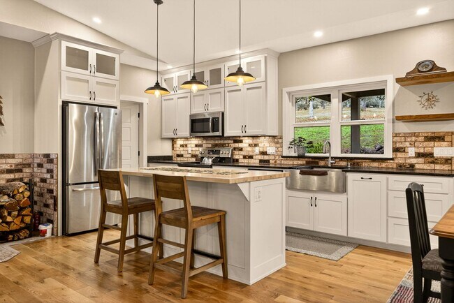 Building Photo - 860 Humbug Creek Rd