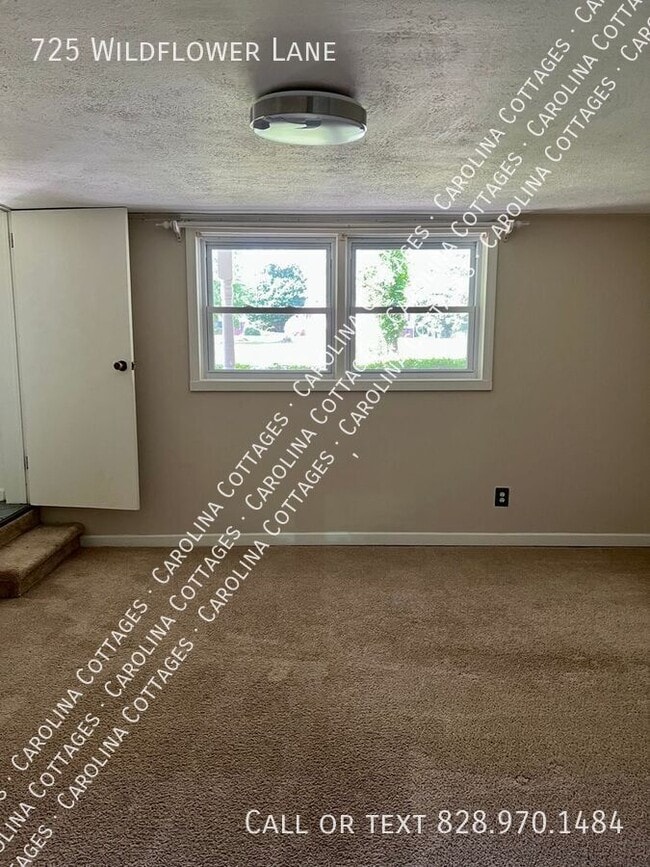 Building Photo - 725 Wildflower Ln