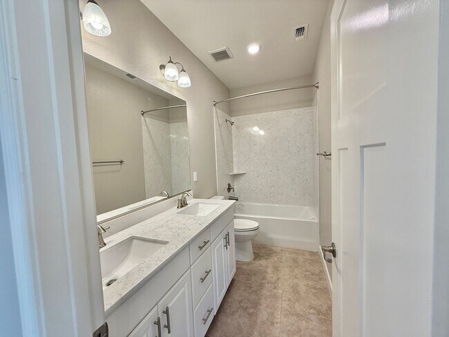 Building Photo - 1561 Osborn Dr