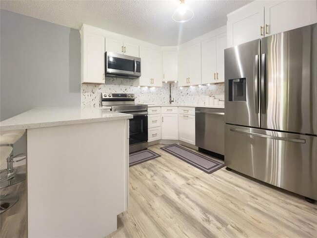 Building Photo - 340 Knotty Pine Cir
