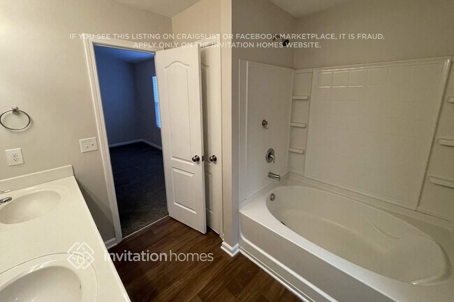 Building Photo - 136 Autumn Bluff Cir