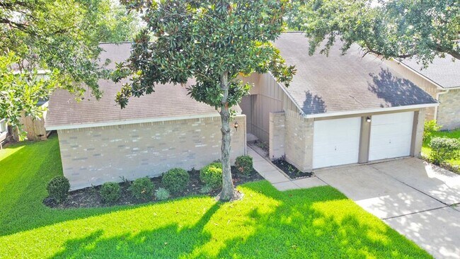 Building Photo - 745 Otter Creek Dr