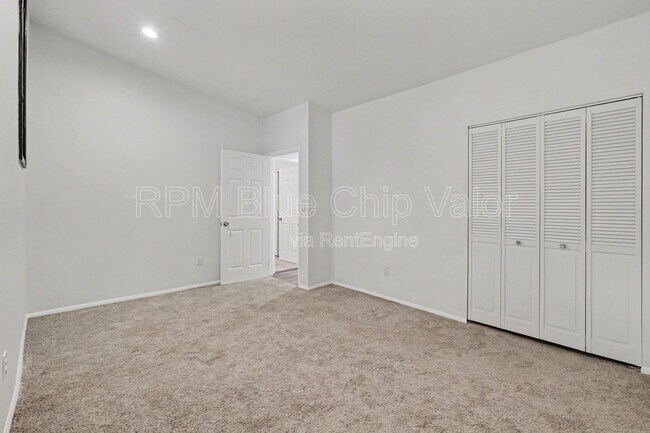 Building Photo - 1119 E McMillan St