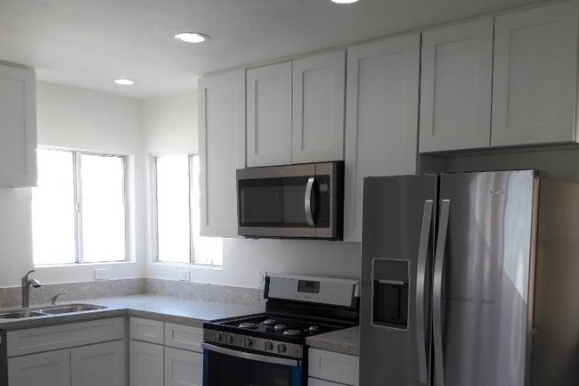 Kitchen Cabinets - 512 N Lucia Ave