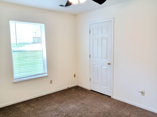 Building Photo - 3527-3529 Prescott Dr.