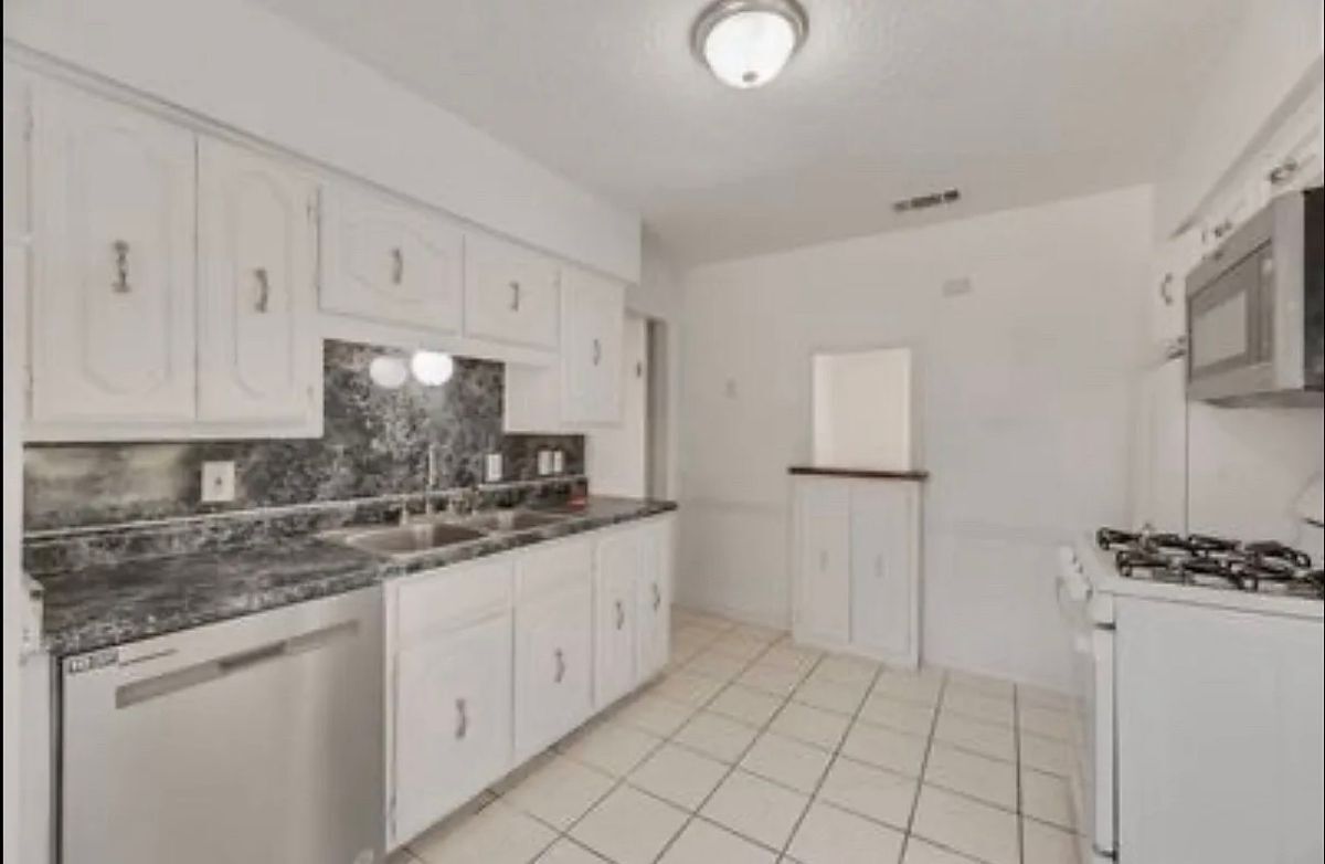 Building Photo - 611 Wilson Ct