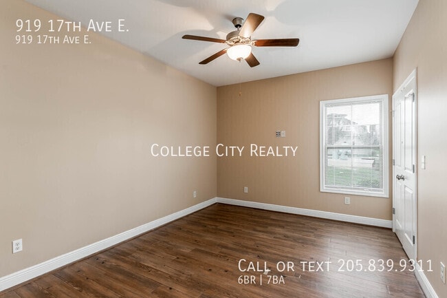 Building Photo - 919 17th Ave E