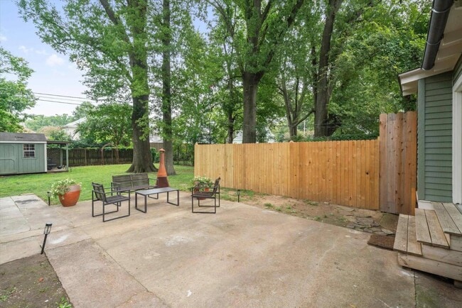 Building Photo - 2030 Young Ave