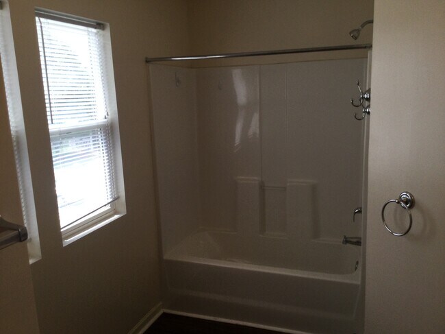 Building Photo - 1236 Saticoy Ct