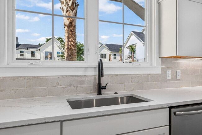 Building Photo - Modern Comfort in the Heart of Johns Island