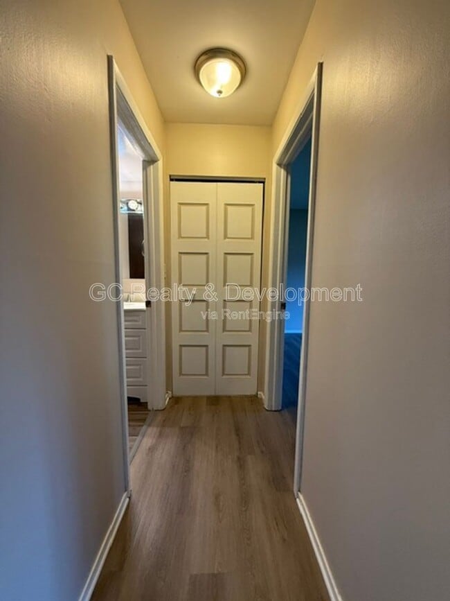 Building Photo - 621 Tralee Ct